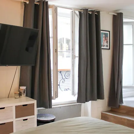 For 2 - Near Musee Grevin Apartament *